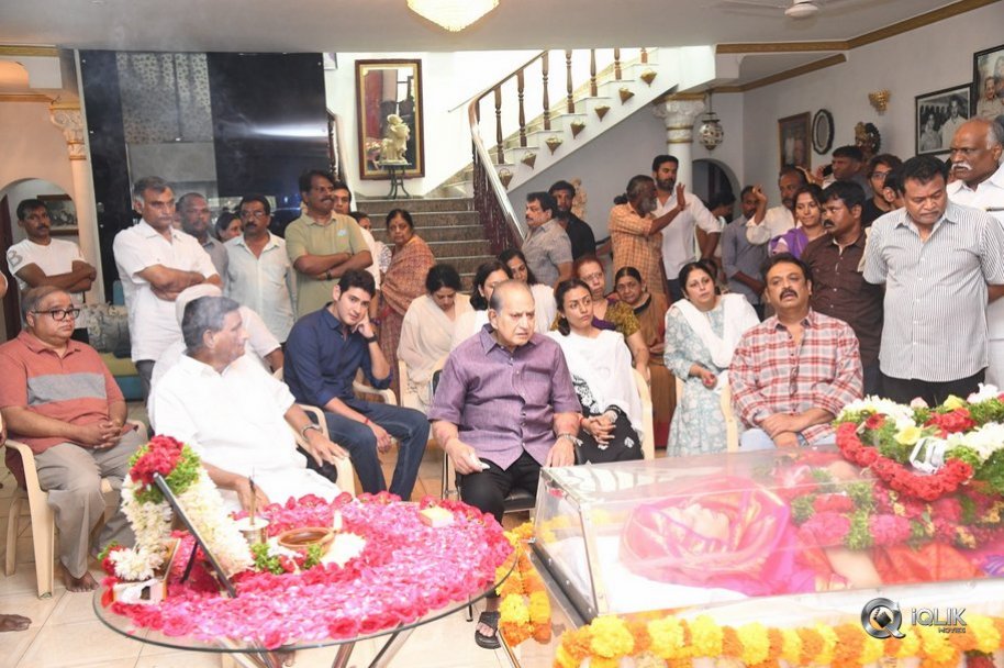 Celebrities-Pay-Homage-to-Vijaya-Nirmala-Garu